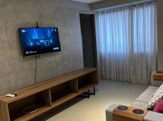 Lindo apartamento a poucos passos da praia. Vem Fortalezear!